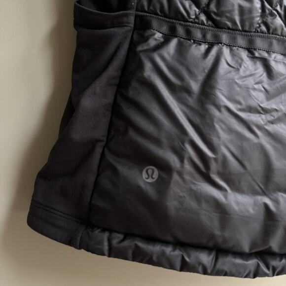 Lululemon Size 10 Down For A Run Quilted Puffer Vest Goose Down Black Full Zip - Picture 4 of 11